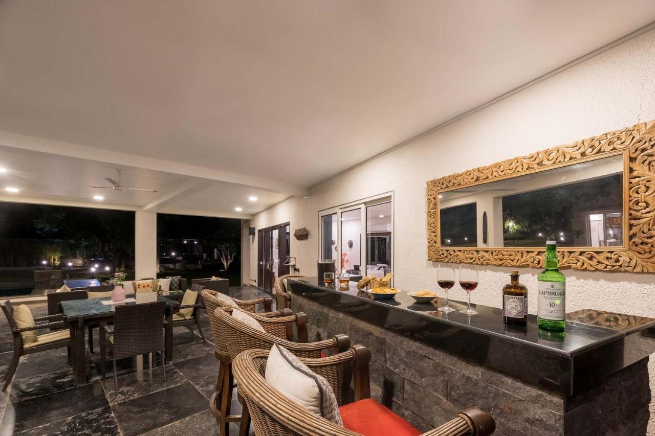 The Leaf By Stayvista - An Enchanting Escape Offering A Pool, Terrace, Lush Lawn, Contemporary Interiors, And Indoor Games Alībāg Buitenkant foto