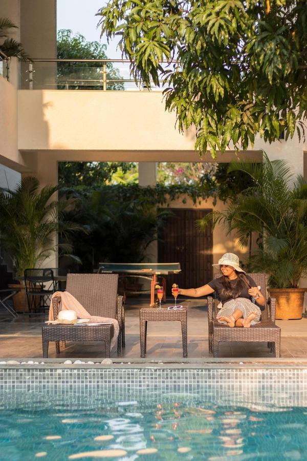 The Leaf By Stayvista - An Enchanting Escape Offering A Pool, Terrace, Lush Lawn, Contemporary Interiors, And Indoor Games Alībāg Buitenkant foto