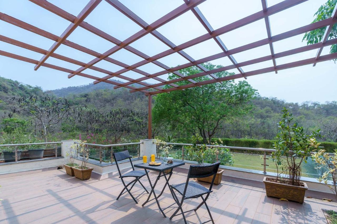 The Leaf By Stayvista - An Enchanting Escape Offering A Pool, Terrace, Lush Lawn, Contemporary Interiors, And Indoor Games Alībāg Buitenkant foto