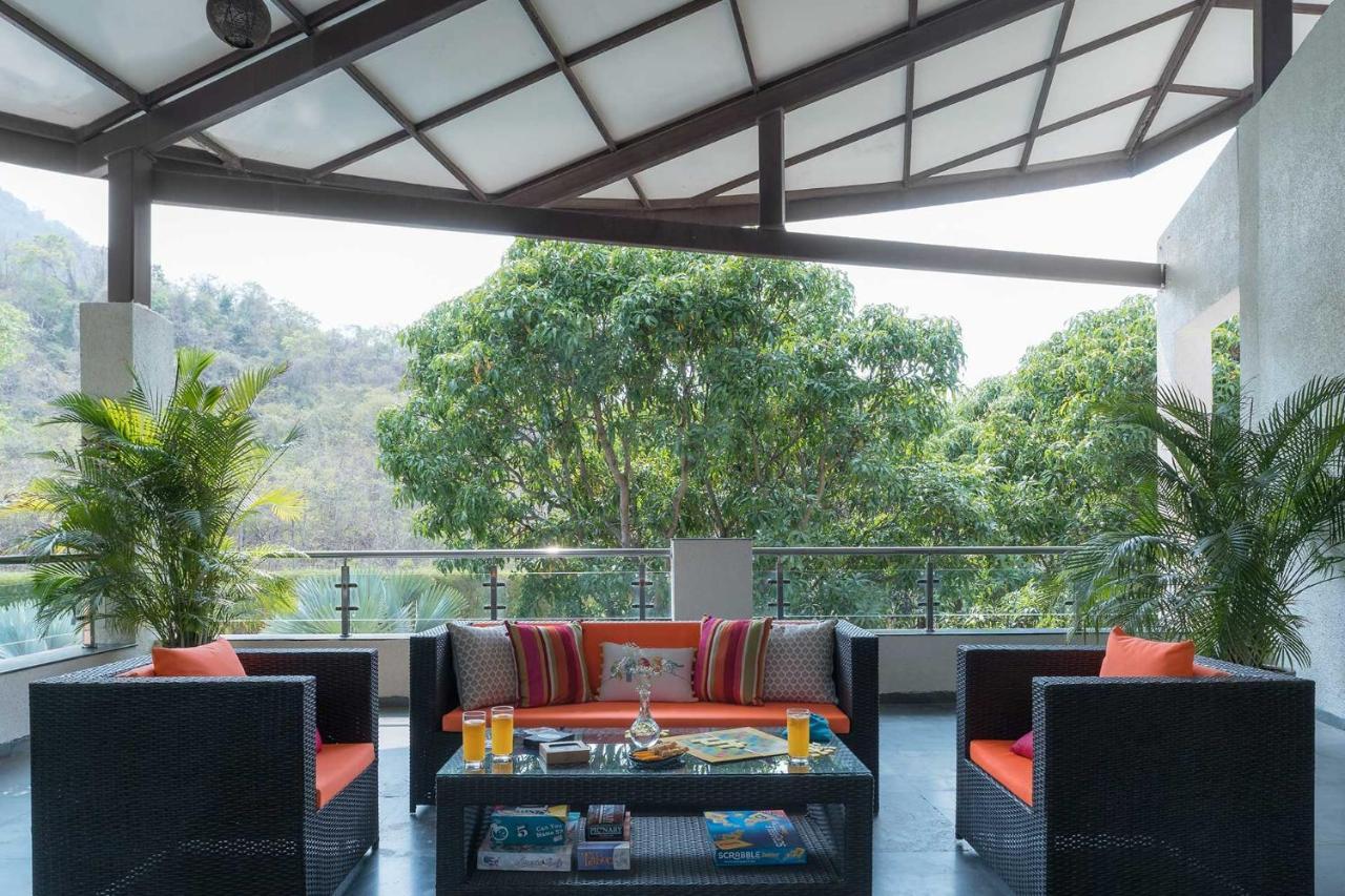 The Leaf By Stayvista - An Enchanting Escape Offering A Pool, Terrace, Lush Lawn, Contemporary Interiors, And Indoor Games Alībāg Buitenkant foto