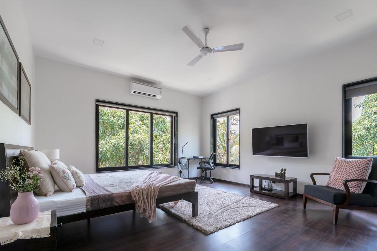 The Leaf By Stayvista - An Enchanting Escape Offering A Pool, Terrace, Lush Lawn, Contemporary Interiors, And Indoor Games Alībāg Buitenkant foto