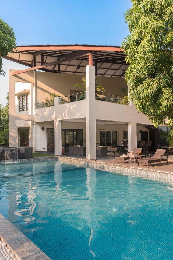 The Leaf By Stayvista - An Enchanting Escape Offering A Pool, Terrace, Lush Lawn, Contemporary Interiors, And Indoor Games Alībāg Buitenkant foto