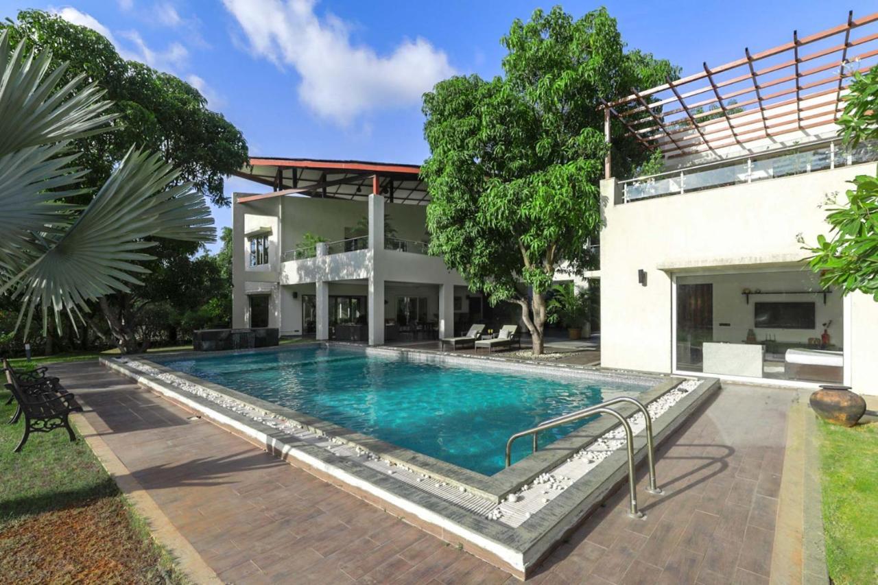 The Leaf By Stayvista - An Enchanting Escape Offering A Pool, Terrace, Lush Lawn, Contemporary Interiors, And Indoor Games Alībāg Buitenkant foto