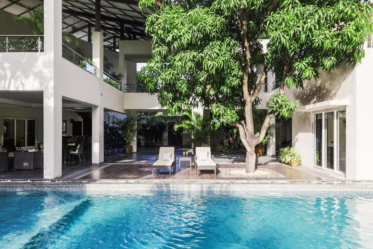 The Leaf By Stayvista - An Enchanting Escape Offering A Pool, Terrace, Lush Lawn, Contemporary Interiors, And Indoor Games Alībāg Buitenkant foto